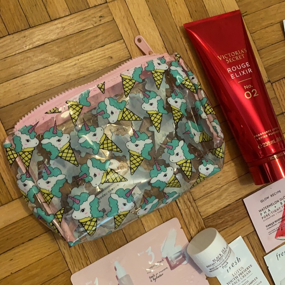 Victoria Secret Rouge Elixir Beauty Kit - Picture 5 of 5